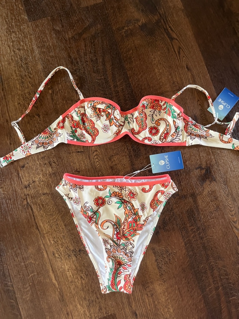BRAND NEW NEVER WORN !! cupshe bathing suit 2 piece lovley bikini paisley